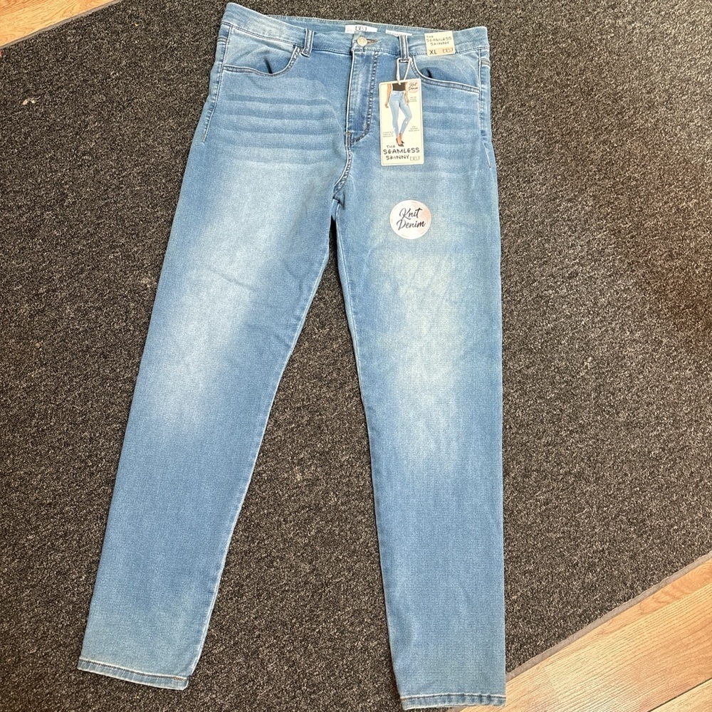 Blue Skinny Jeans with Subtle Fading and High-Rise Waist